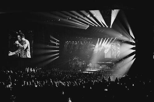Chayanne enciende Guadalajara: fans hacen sonrojar al Papá de México