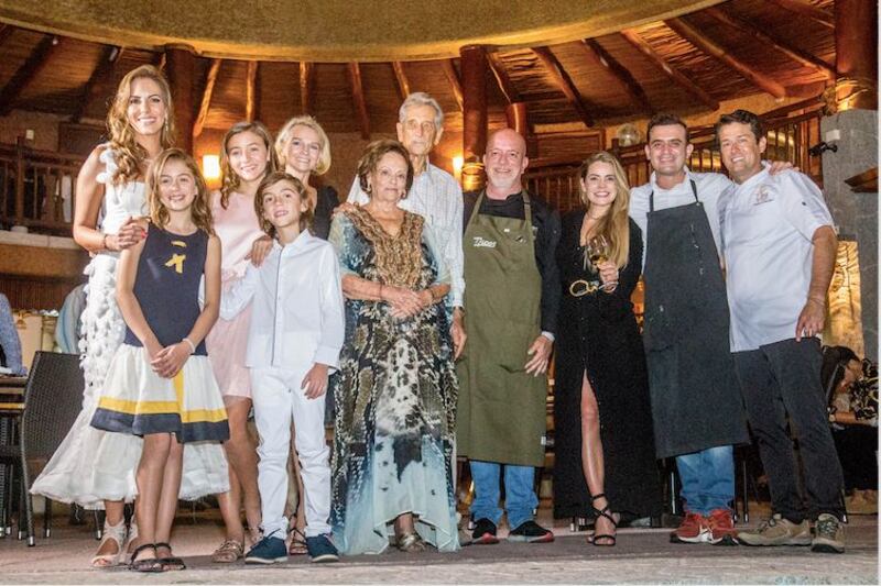 Eduardo Palazuelos organizó una cena única en el prestigiosos establecimiento acapulqueño