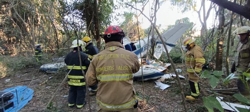 Puerto Vallarta avioneta se desploma y deja dos heridos