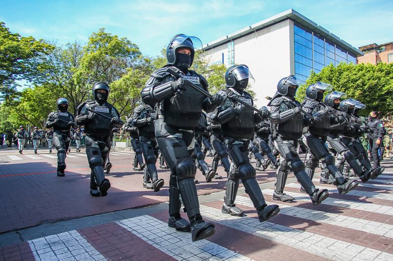 Enrique Alfaro encabeza el Desfile Cívico-Militar Conmemorativo a la Independencia de México, en Jalisco.
