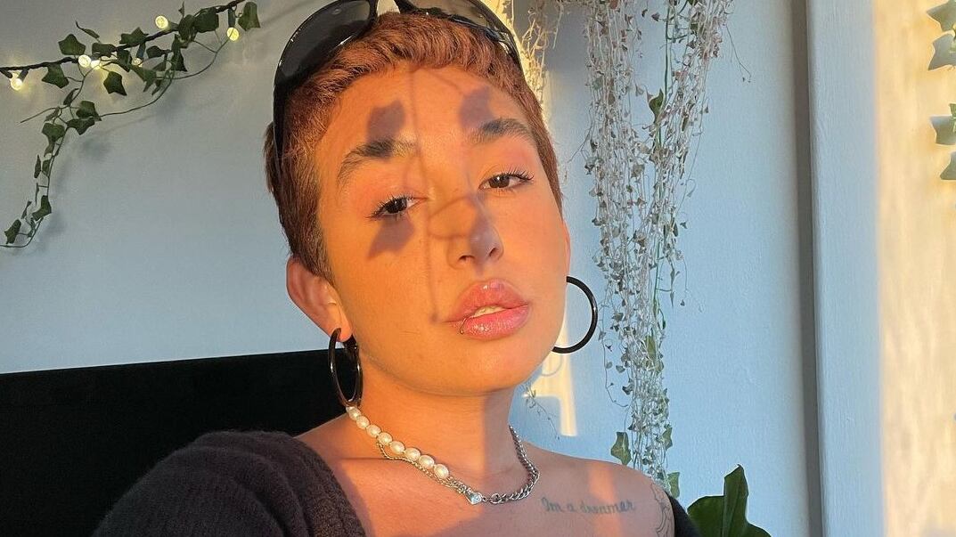 Inició su carrera de actriz en la telenovela ‘Mi Marido tiene Familia’ y en el 2021 sacó su primer tema