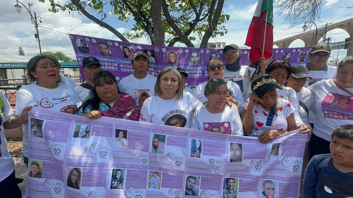 Claman justicia por desaparecidos en Querétaro en Arcos