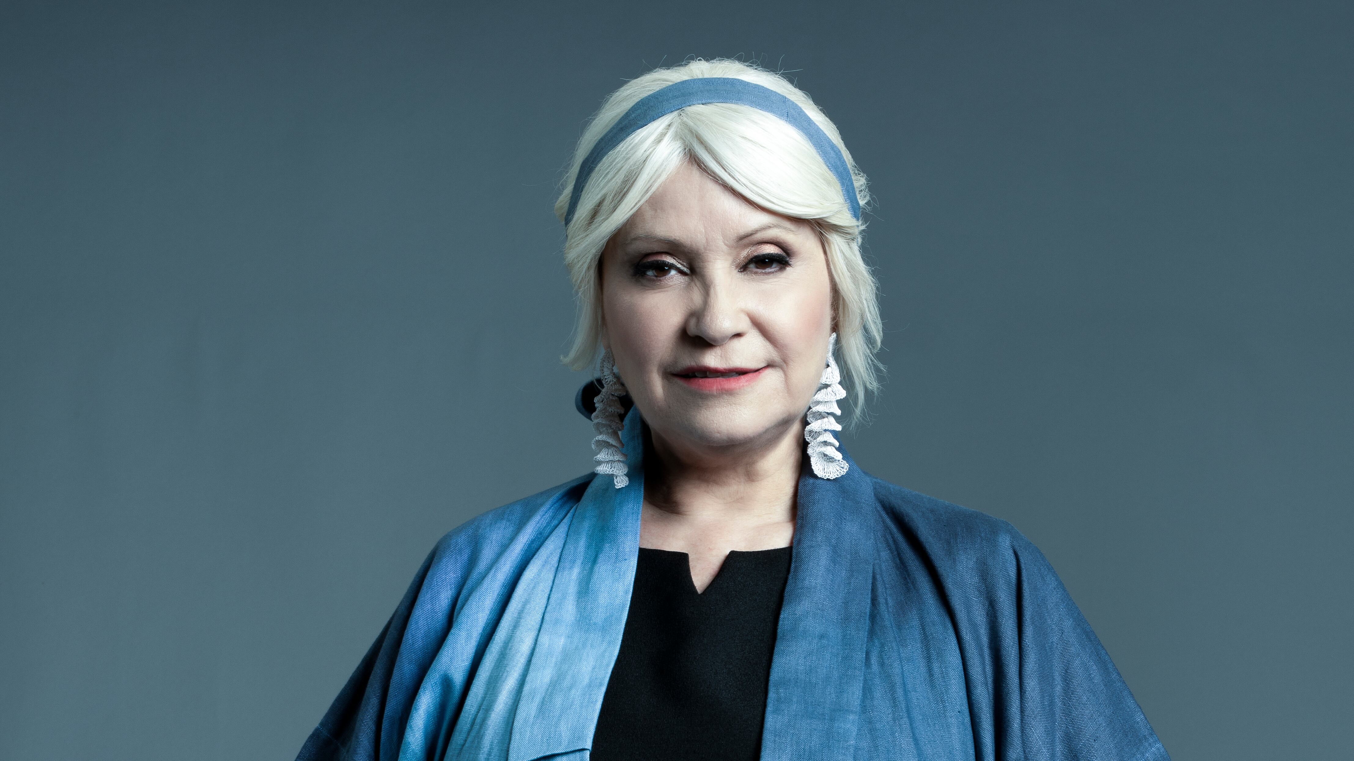 La actriz mexicana hace el papel de Minou en la serie de Netflix.