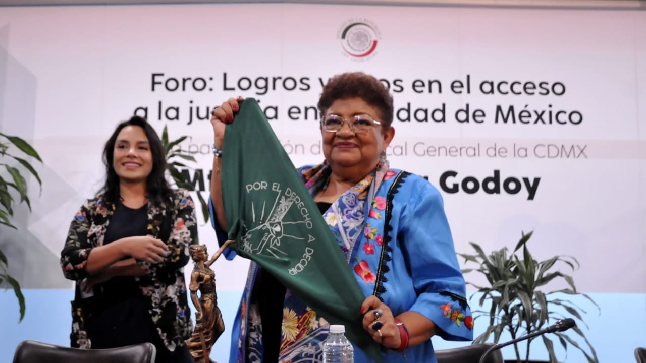 Víctimas aseguran que Ernestina Godoy se niega a recibirlas.