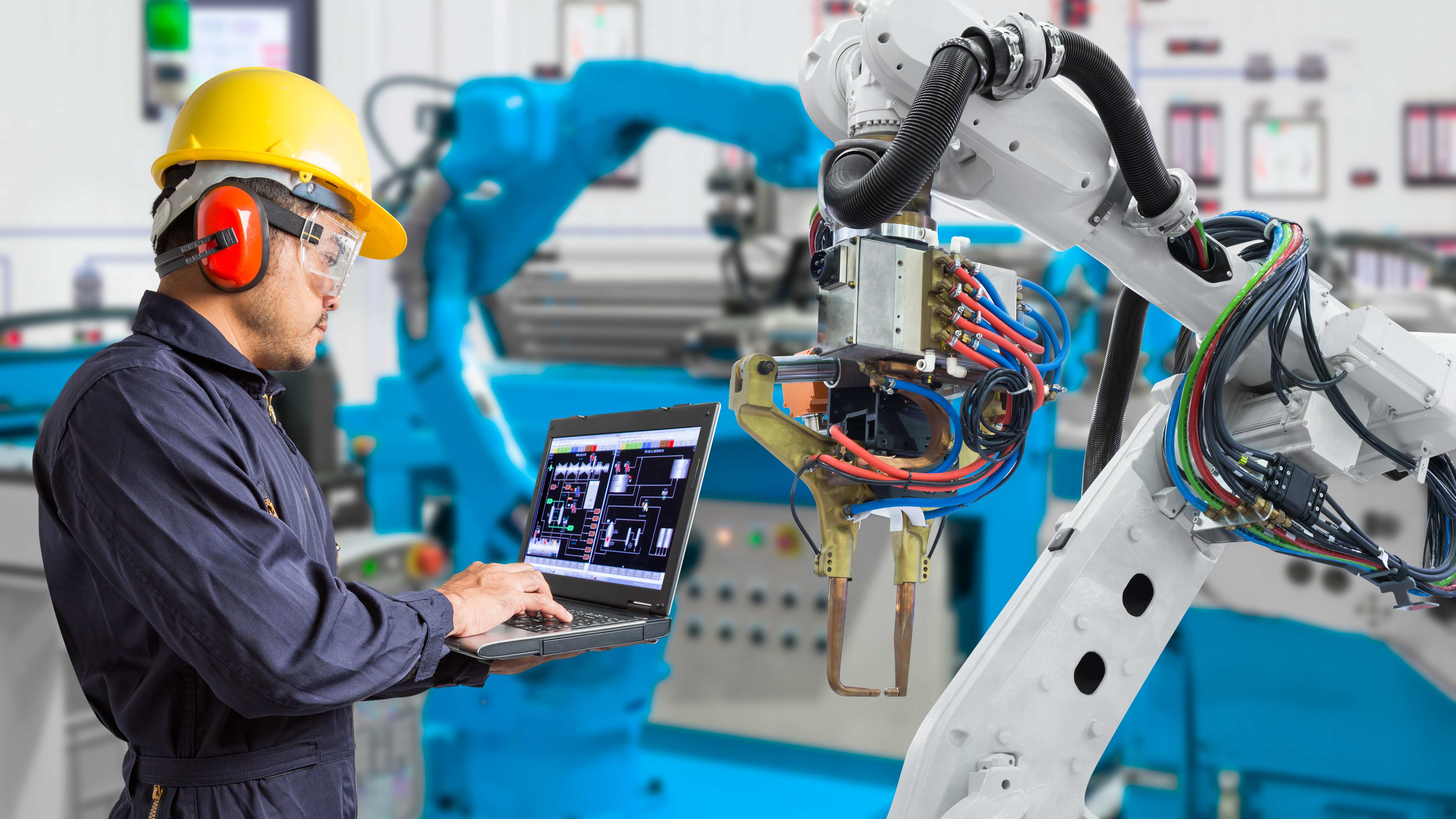 Las empresas mexicanas “tienen miedo” a no poder competir con la tecnología, maquinaria y capacidades laborales extranjeras; 40% de ellas puede desaparecer, advierten analistas.