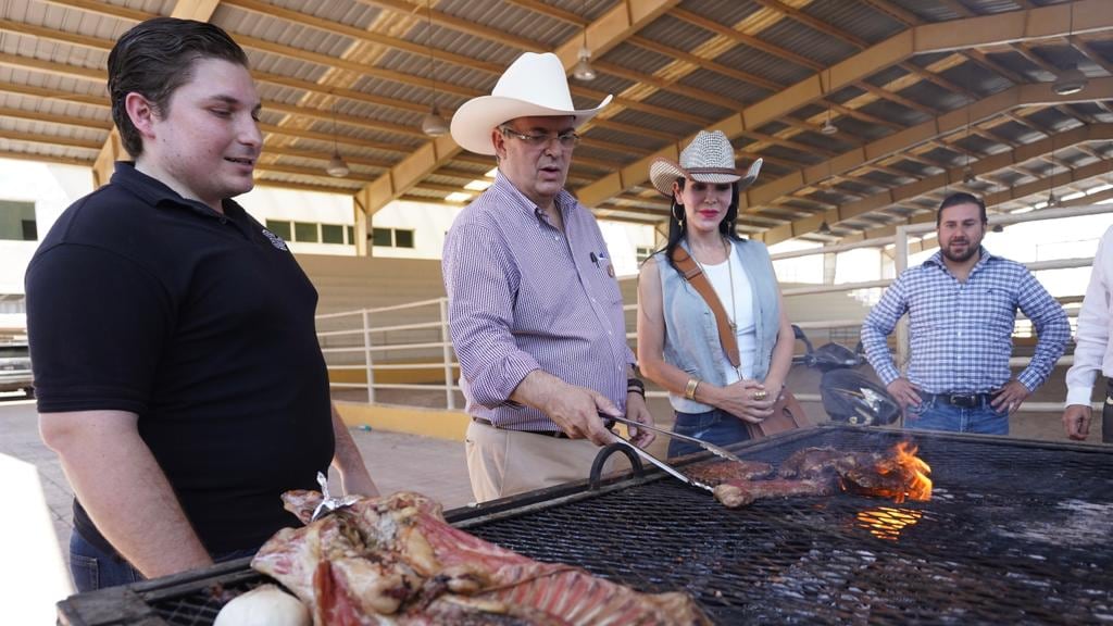 Un cabrito y carnita asada para terminar las actividades del día en NL.