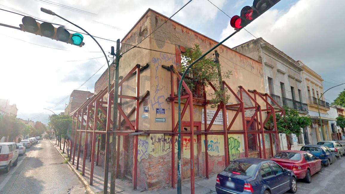 Muchos dueños de fincas prefieren que el tiempo haga su trabajo antes de pagar su restauración, pues los costos pueden ser muy elevados.