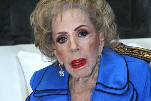 “La situación es grave”: Familiares de Silvia Pinal llegan al hospital tras una presunta recaída en la salud de la diva