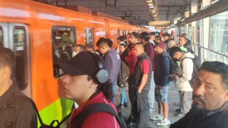 Metro CDMX hoy: fallas y retrasos afectan Línea B y Línea 12; usuarios explotan en redes