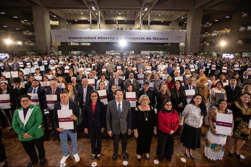 Mario Delgado impulsa la profesionalización: entrega 911 títulos de la UnADM