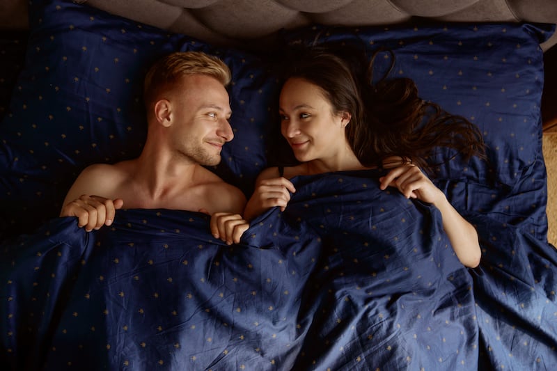 Foto de pareja en la cama