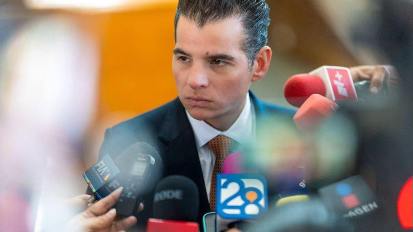 Cuestiona Estado 'ADN priista' de Adrián de la Garza y critica su ausencia en horario laboral