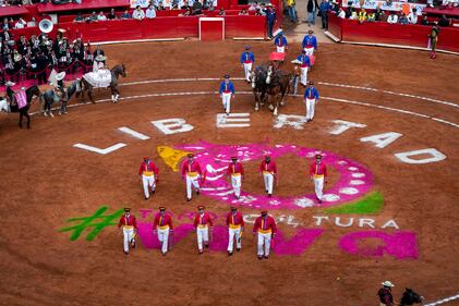 Con lleno total se reanudaron las actividades de la Fiesta Brava en la Monumental Plaza de Toros México.