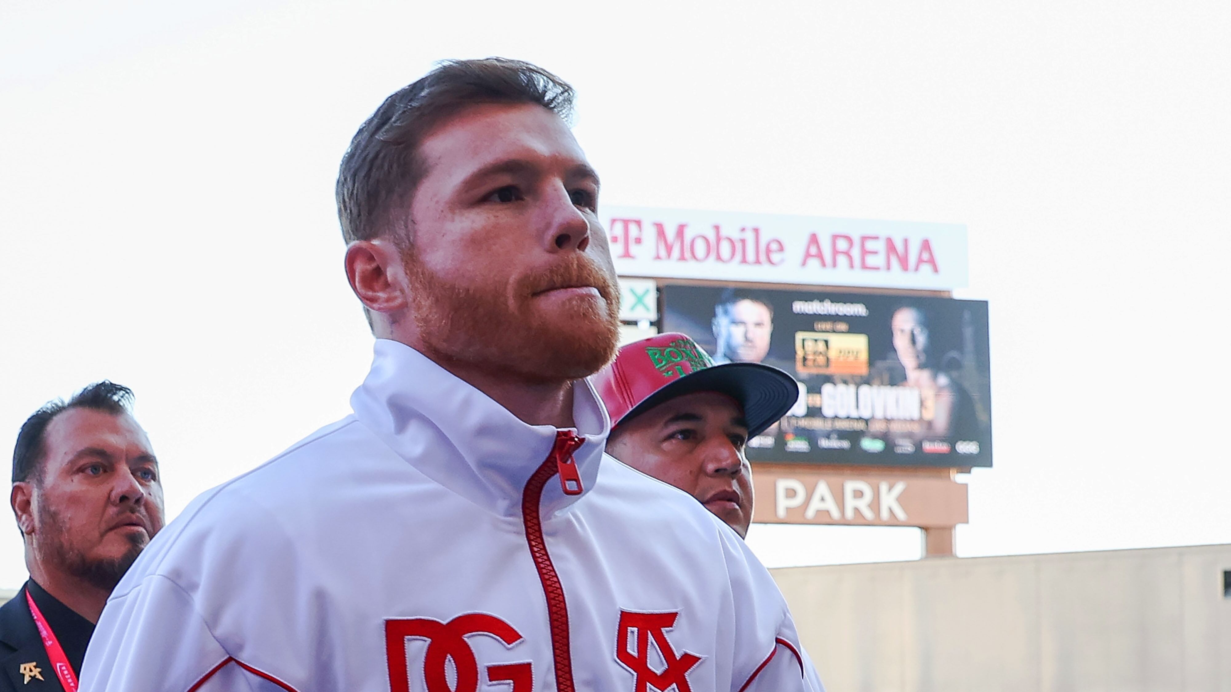 Le realizaron una estatua al Canelo Álvarez en su tierra natal