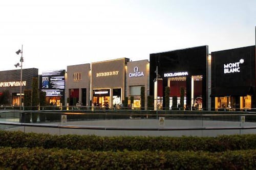 Ladrones asaltan centro comercial de lujo en nueva oleada de robos en Los Ángeles