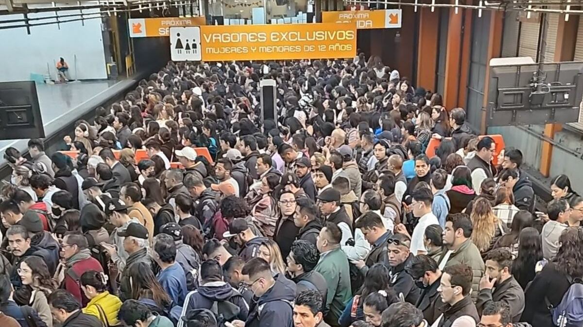 Línea 7 del Metro CDMX colapsa por aglomeraciones y retrasos en el servicio