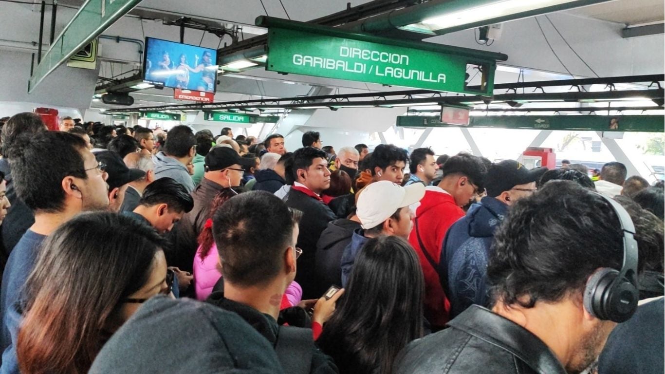 Metro CDMX con saturación de usuarios