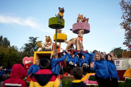 Pasadena le da la bienvenida al año nuevo con su tradicional Desfile de las Rosas.