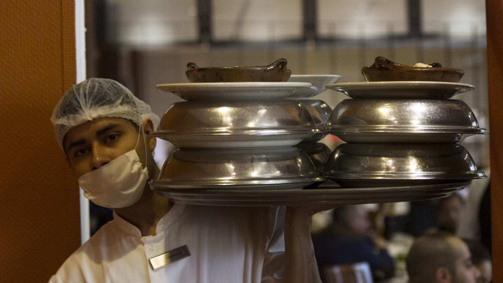 Salario mínimo debe alcanzar para 2 canastas básicas