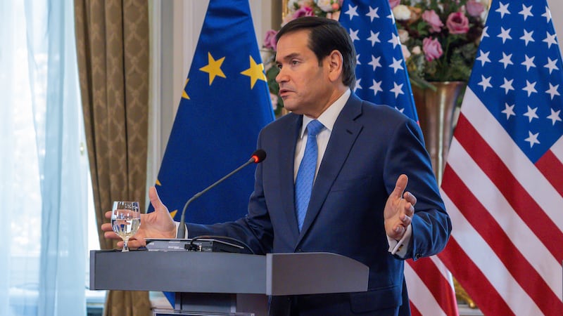 Secretario de Estados Unidos amenaza a mexicanos y realiza restricciones de visa ¿De qué se trata?