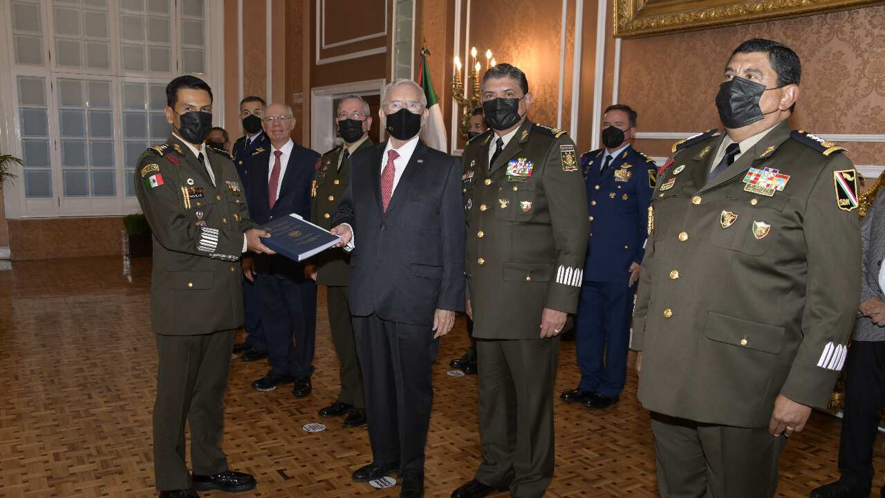 Aeropuerto: Ejército recibe operación de Santa Lucía