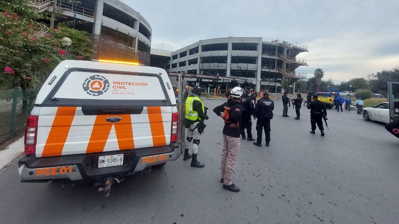 El protocolo continuó en el Macro estacionamiento del Pabellón Ciudadano.