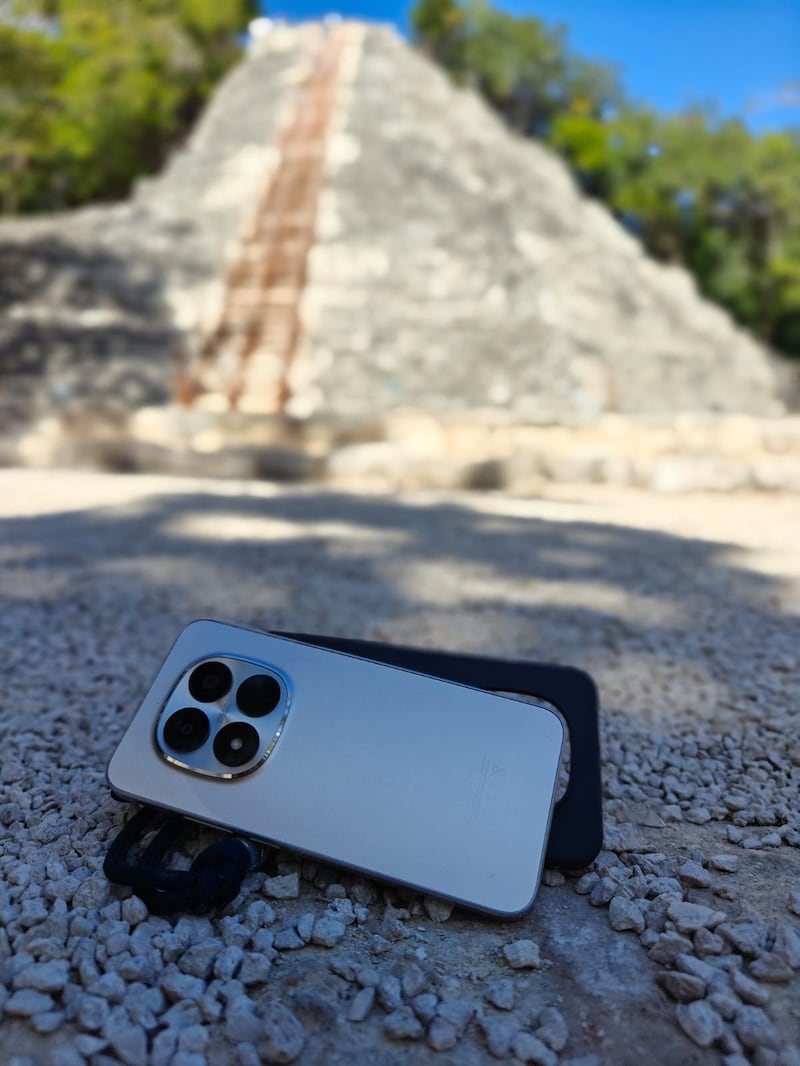 Desde tirolesas y cenotes hasta fotografía nocturna en un show de Cirque du Soleil, probamos un smartphone diseñado para aguantarlo todo y capturar cada momento con gran calidad