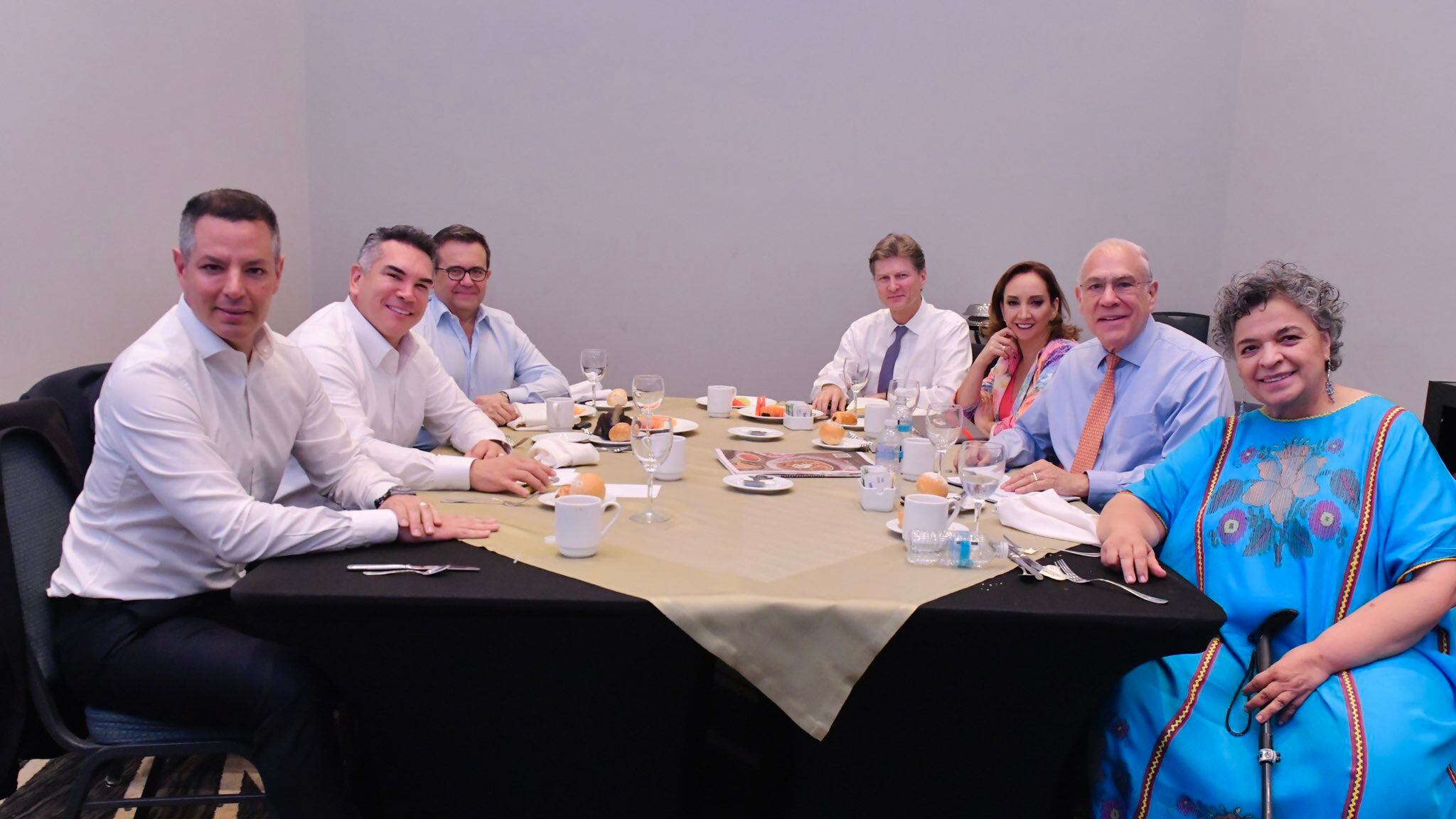 Aspirantes a la presidencia por el PRI y Va por México (Twitter / @alitomorenoc)