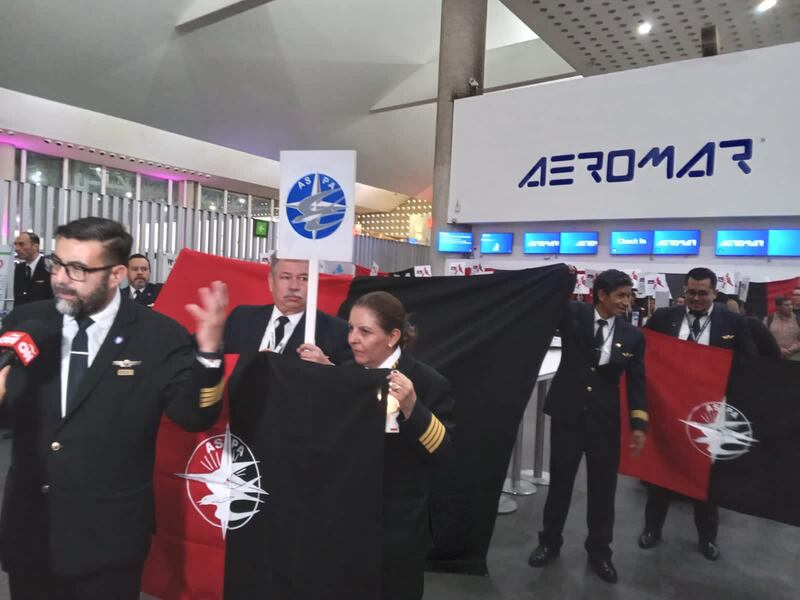 Estalla huelga de trabajadores de Aeromar por adeudos de la aerolínea
