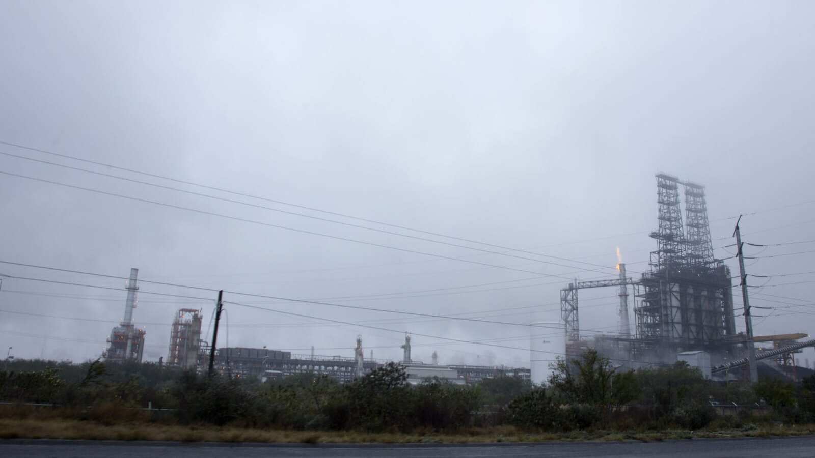 Más del 90% del dióxidio de azufre que está en el área metropolitana de Monterrey proviene de la refinería.