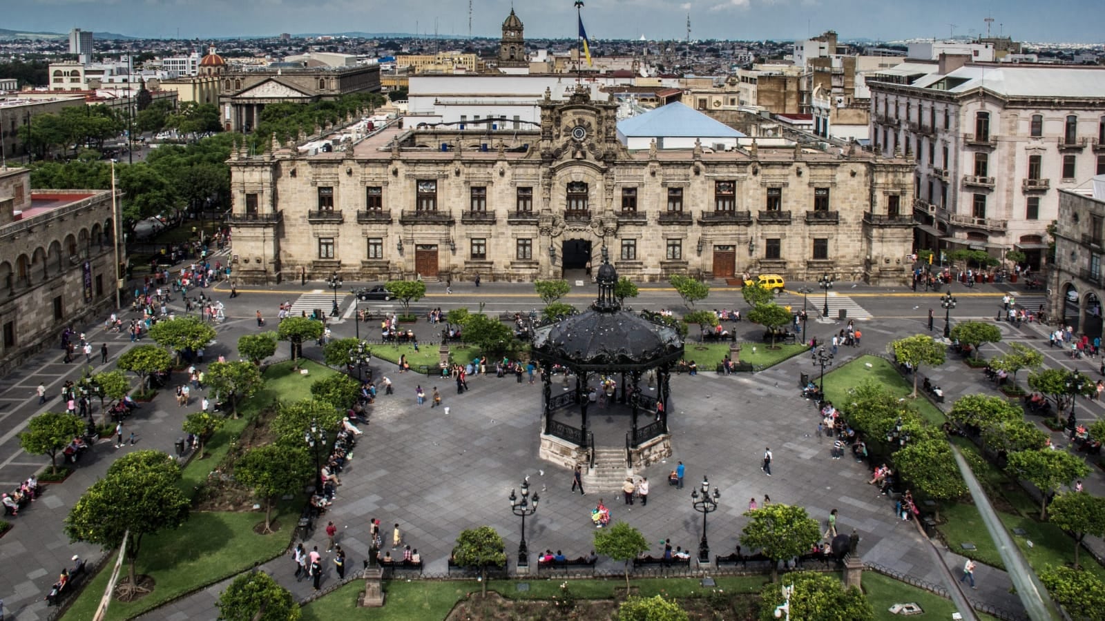 Permanecerán cerradas dependencias del Gobierno Estatal. Foto: Plaza de Armas Gdl. Cuenta de X de Gobierno de Jalisco (@GobiernoJalisco)