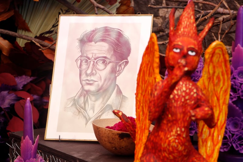 La Casa Azul de Frida Kahlo celebra la amistad de ella y Juan O'Gorman con un altar de Día de Muertos