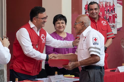 Reconocen a socorristas de la Cruz Roja en su día