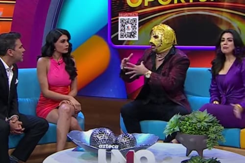 Kristal Silva reacciona con un manotazo a broma de El Escorpión Dorado