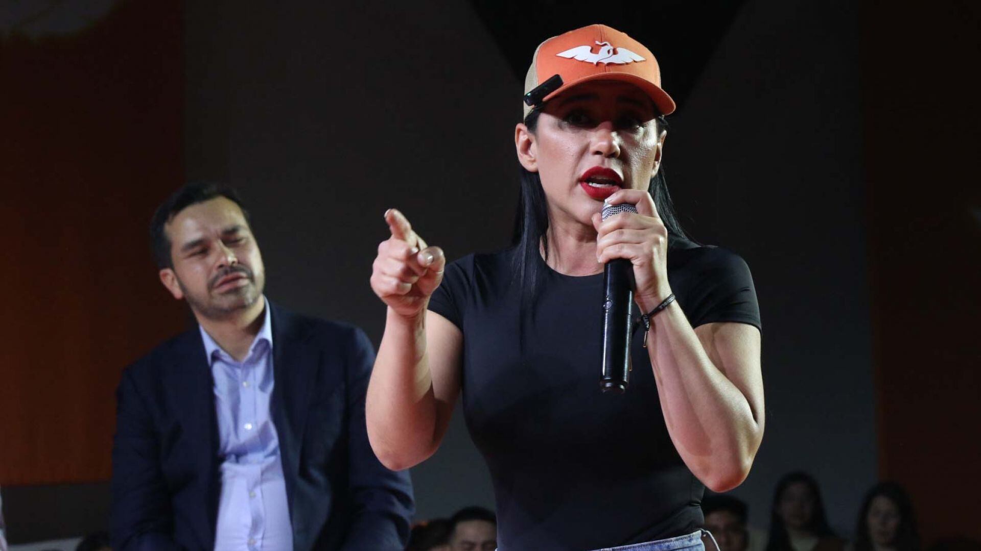 Sandra Cuevas reclama a periodista por no atacar a su sucesor