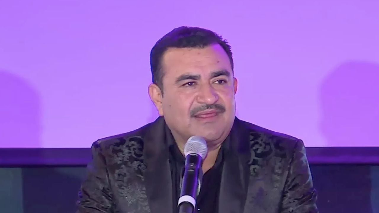 El cantante sería candidato a la gubernatura de Chihuahua.