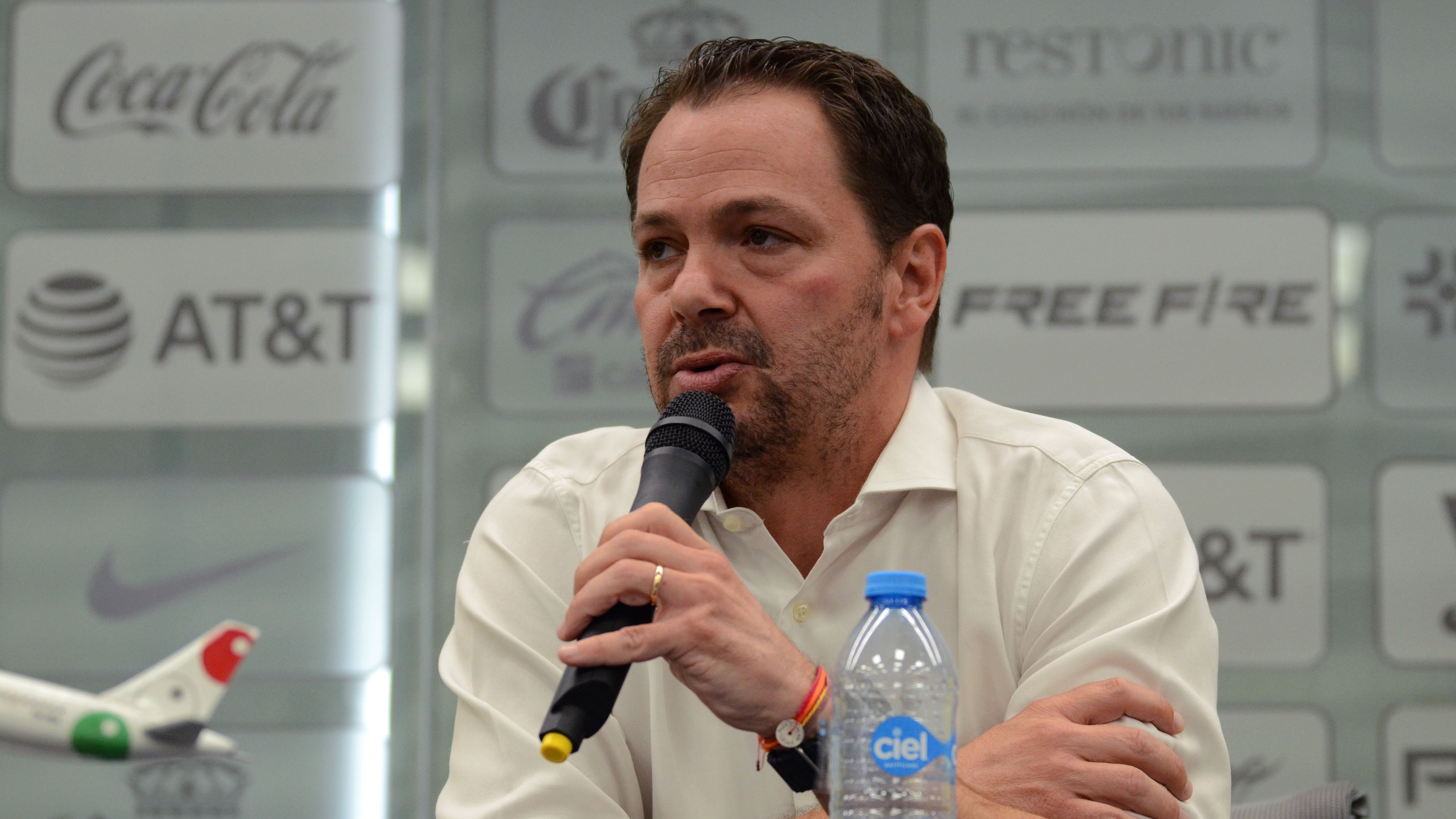 Santiago Baños aseguró que América busca un delantero como refuerzo.