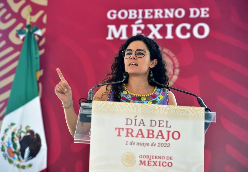 PARAÍSO, TABASCO, 01MAYO2022.- Andrés Manuel López Obrador, Presidente de México, encabezó el  Día del Trabajo en la Refinería Dos Bocas “Olmeca”. Lo acompañaron: Rocío Nahle García, secretaria de Energía; Adán Augusto López Hernández, Secretario de Gobernación; José Rafael Ojeda Durán, secretario de Marina; Jesús Ramírez Cuevas, Coordinador general de Comunicación Social y vocero de la Presidencia; Luisa María Alcalde Luján, Secretaria de Trabajo y Previsión Social; Rosa Icela Rodríguez Velázquez, secretaria de Seguridad y Protección Ciudadana; Calos Manuel Merino, Gobernador de Tabasco y Juan Pablo de Botton Falcón, subsecretario de egresos de la SHCP.