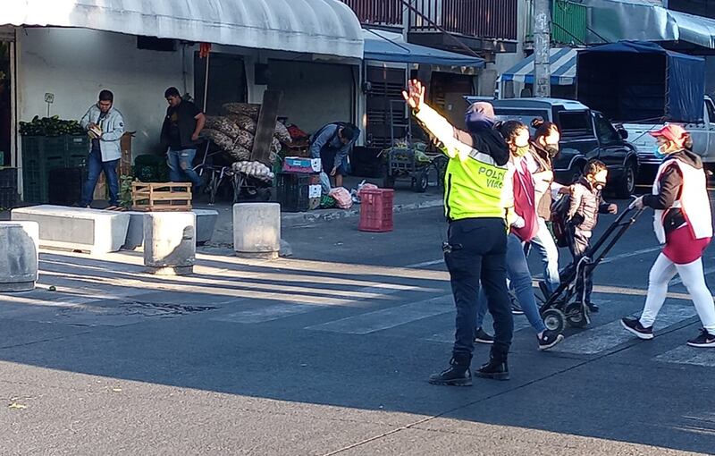 La Policía Vial implementó un operativo para garantizar la seguridad en este retorno a la presencialidad.