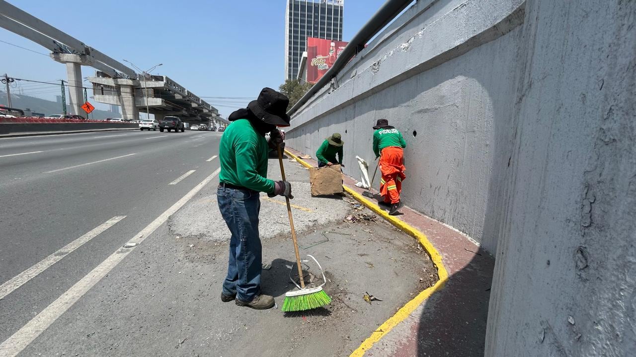 Trabajadores realizaron jornadas diurnas y nocturnas para avanzar en la limpieza de la ciudad.