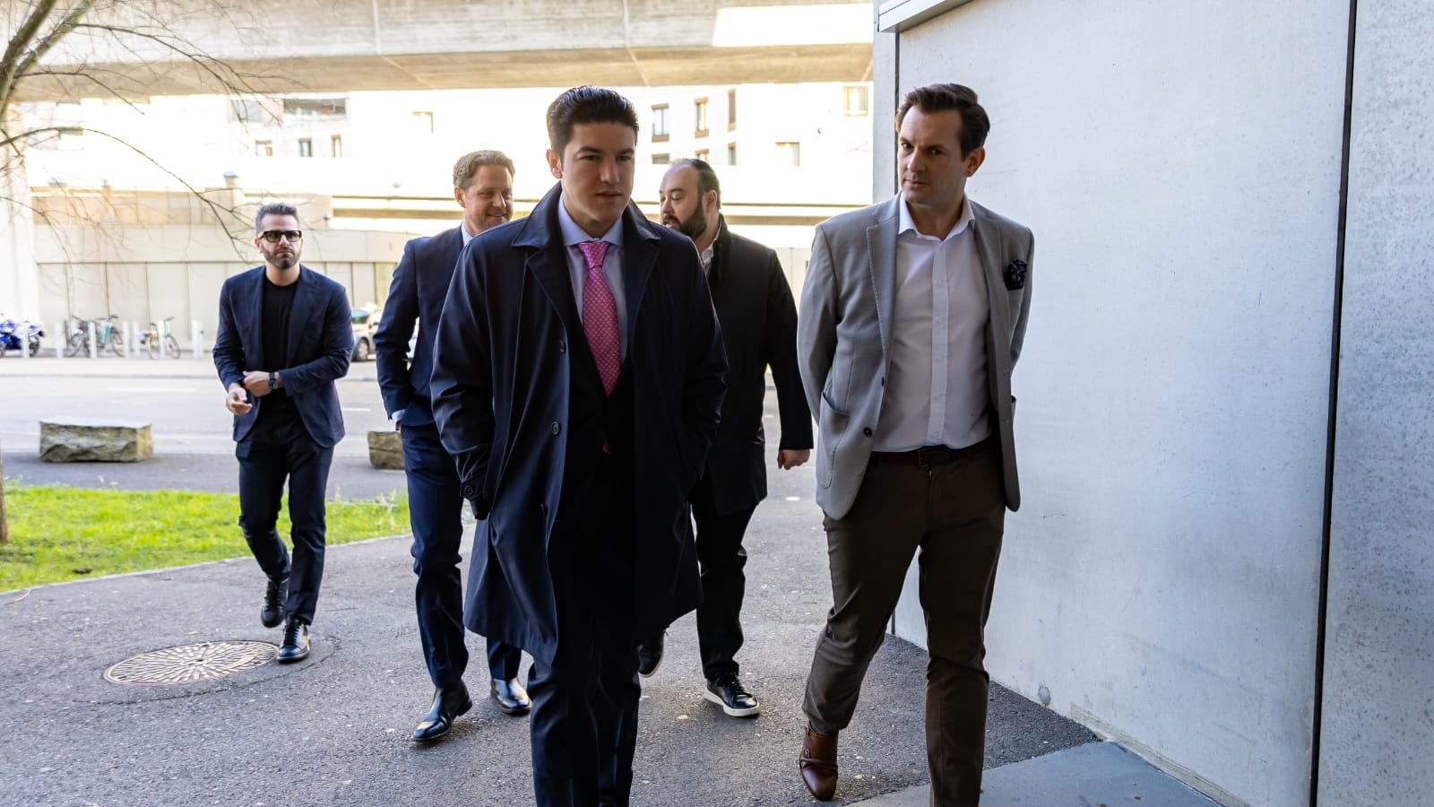 En su gira de trabajo por Zurich, Suiza el gobernador Samuel García se reunió con directivos de la compañía.