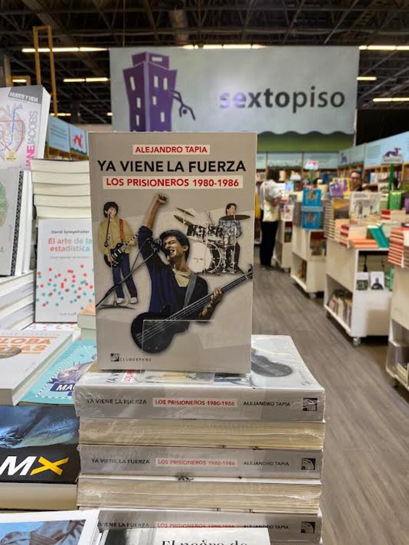 Alejandro Tapia es el autor de "Ya viene la fuerza. Los Prisioneros 1980-1986"