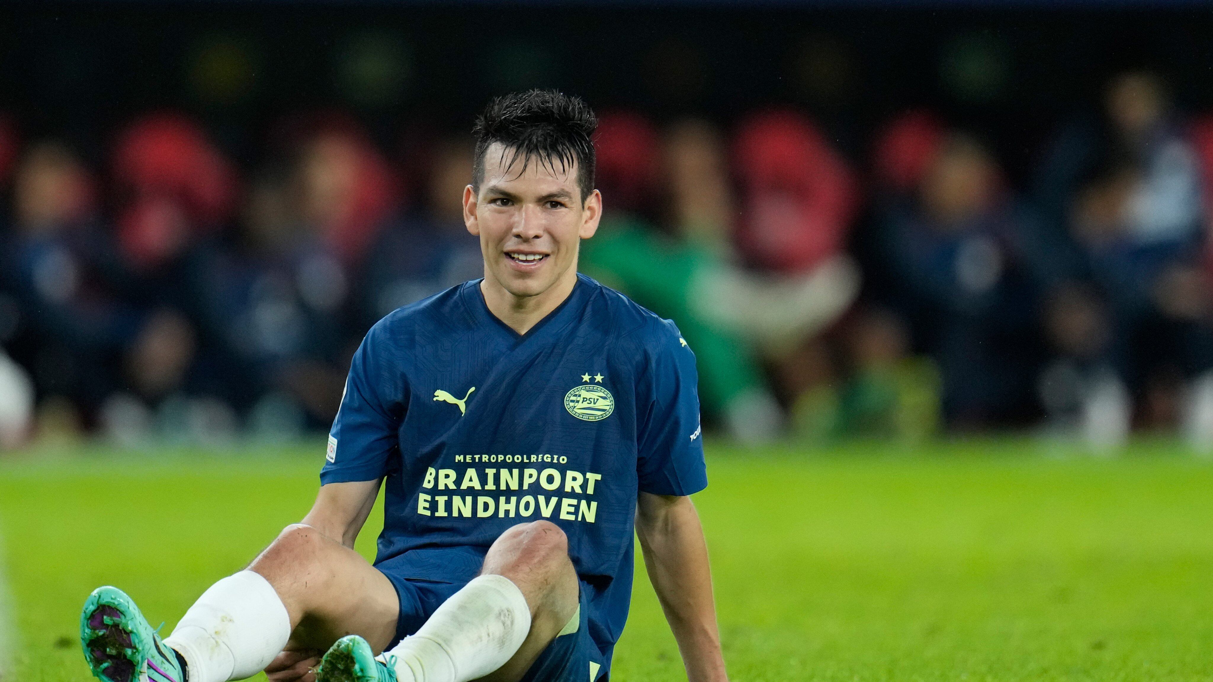 Hirving Lozano se lesionó en el duelo de Champions League ante Sevilla.