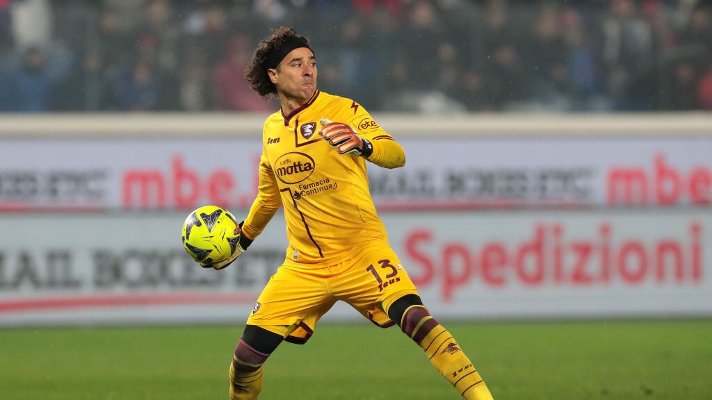 Guillermo Ochoa fichó con el Salernitana de la Serie A por seis meses.
