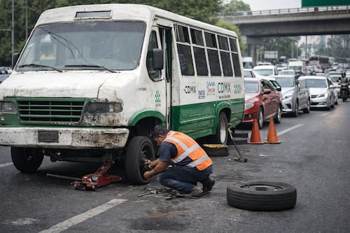 Aumento a la tarifa del transporte público no alcanza ni para llantas nuevas, denuncian operadores