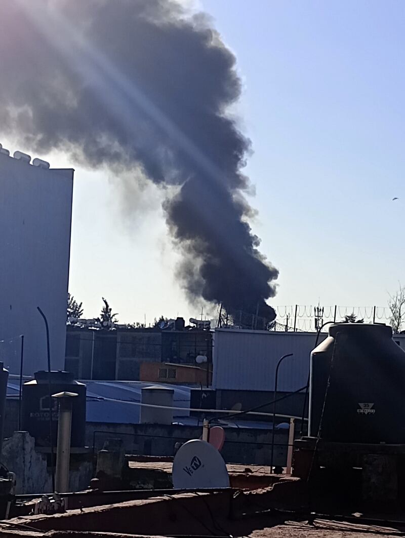 Usuarios reportan el incendio de una bodega en inmediaciones de Tepito y la zona centro de la capital del país.