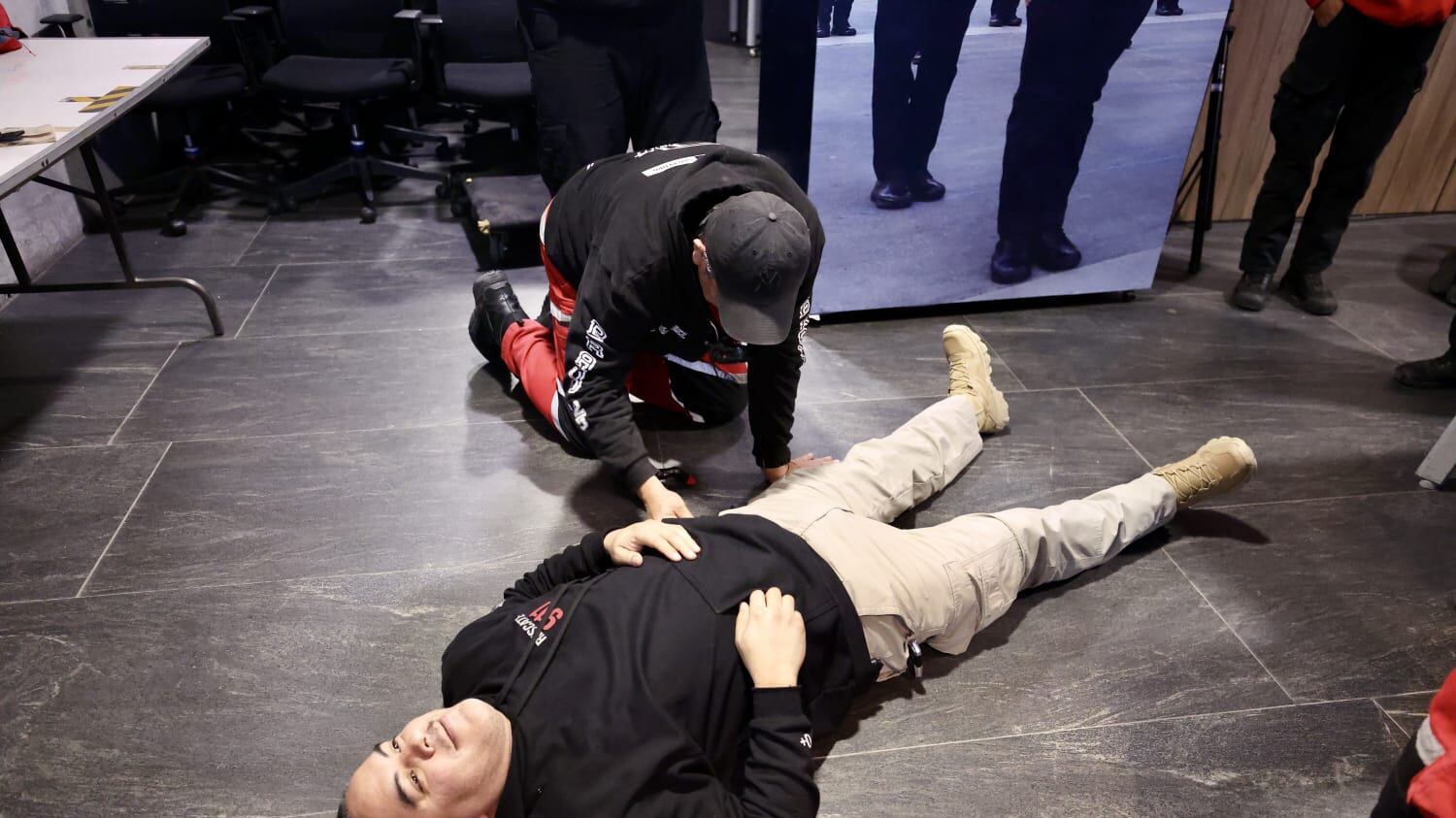 Se realizaron prácticas físicas utilizando implementos especializados diseñados para atender este tipo de emergencias.