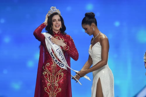 Fátima Bosch obtiene la corona de Miss Universe 2025