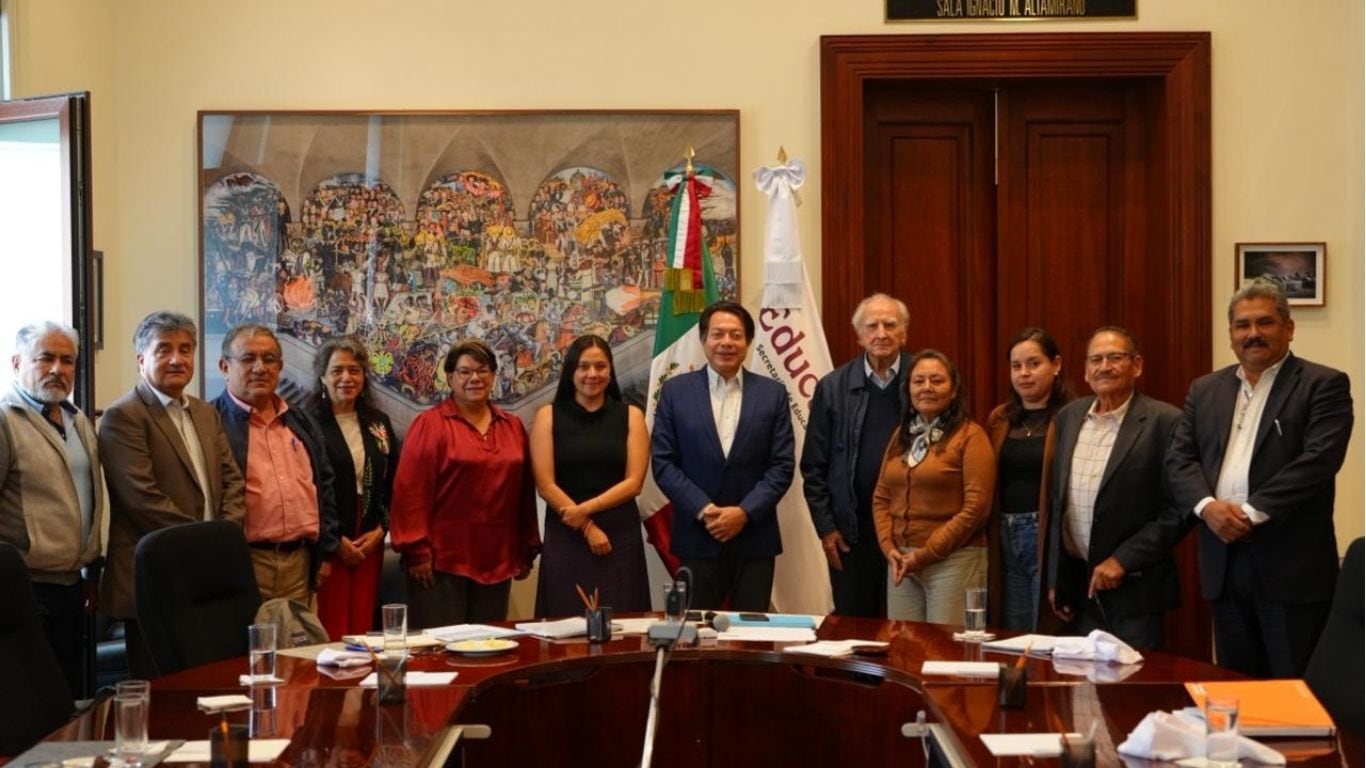 El objetivo es que este nuevo libro esté listo para el próximo ciclo escolar 2026-2027, comentó