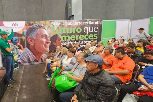 Ofrece Banco Azteca adelantos de pensión y servicios de salud para adultos mayores en México